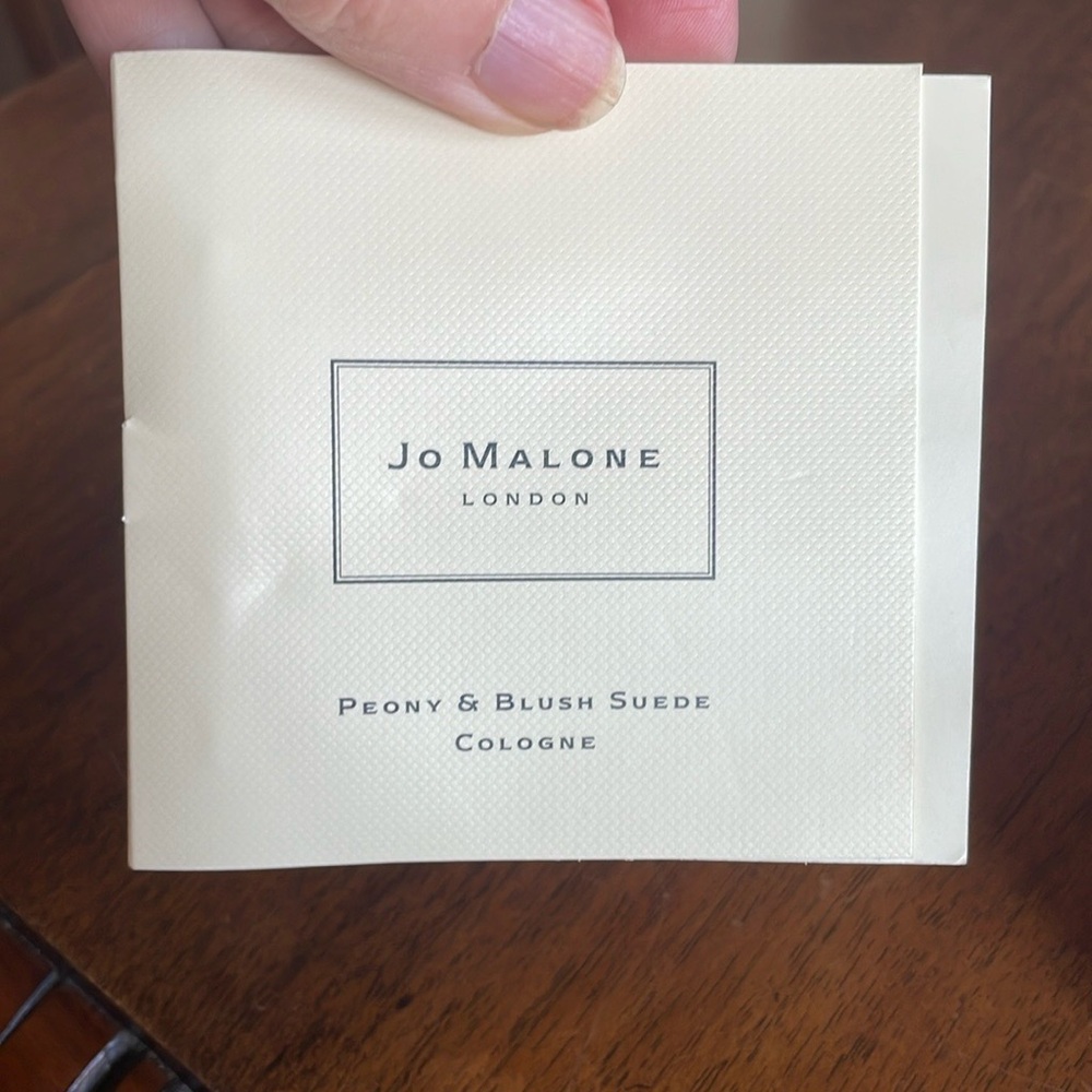 “JO MALONE” 8 Medium Sample Size Products, $100 La Mer Gift Cards, Jo M Gift Box - Picture 2 of 16